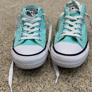 Woman’s converse size 8, EUC!